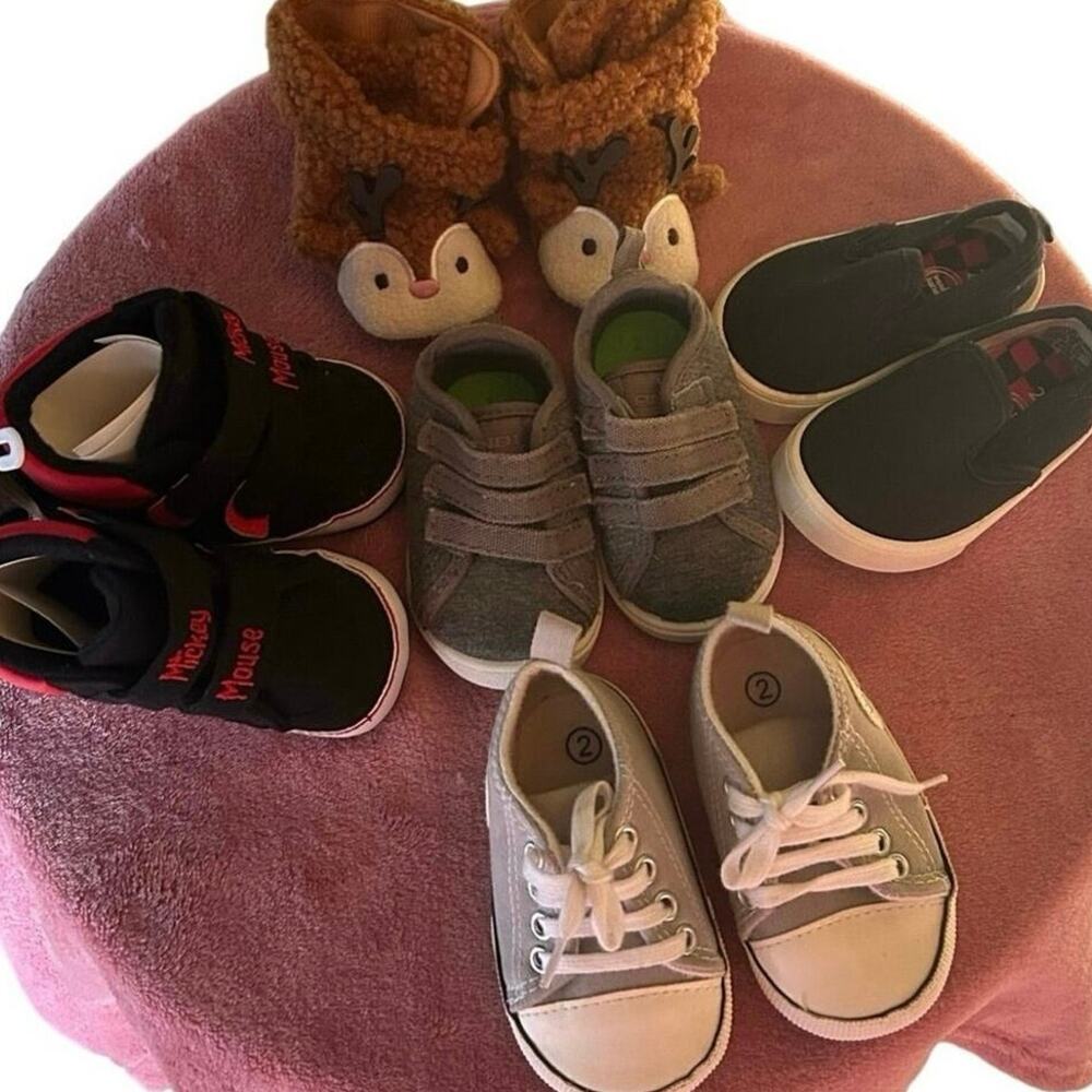 ˚₊‧꒰ა ☆ ໒꒱ ‧₊˚ Lot of 5 Pairs of Baby Boy Shoes Sz 2, 9M-12M, & 3M-6M  (2C-7CTI)
